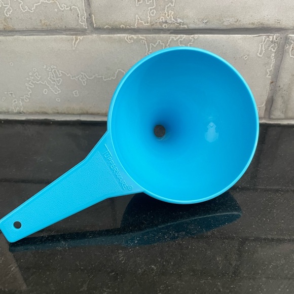 Tupperware Blue Funnel - Picture 4 of 9